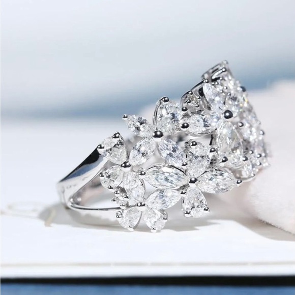 Crystal Flower Petal Ring S925 - Picture 2 of 12